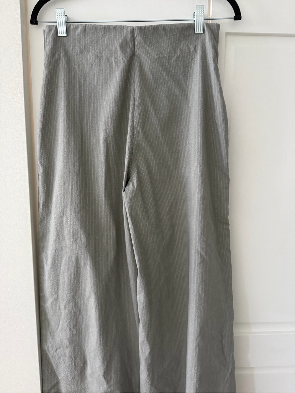 Grey Pinstripe High-Rise Wide Leg Elastic Waist Cropped Pants Like new - Picture 11 of 11